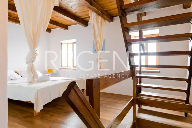 Brač, Murvica - Maison en pierre avec quatre appartements