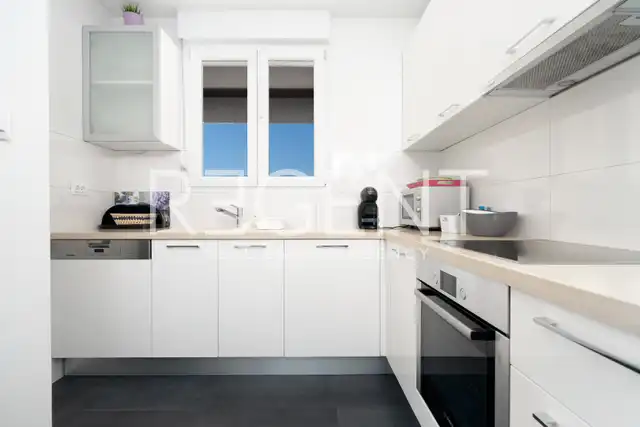 Split, Dragovode - Luxusný penthouse s terasou a výhľadom na more 103 m2