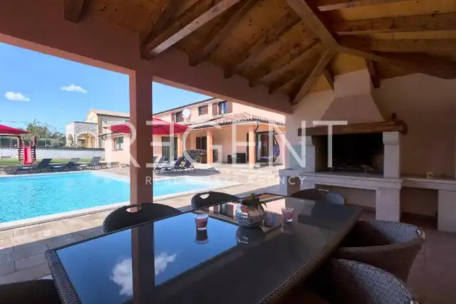 Istrijský polostrov, Tinjan – Nádherná moderná vila s bazénom 260 m2