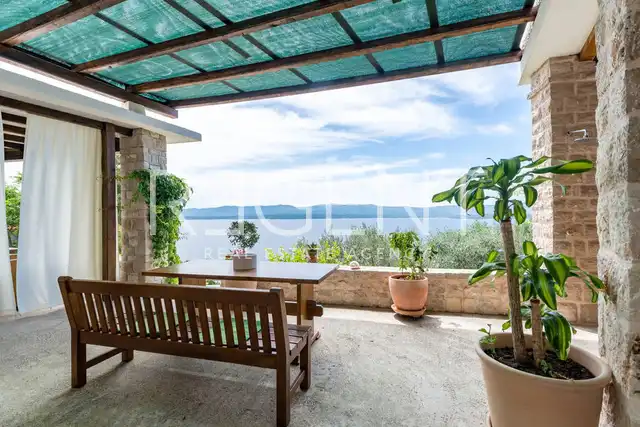 Brač, Murvica - Maison en pierre avec quatre appartements