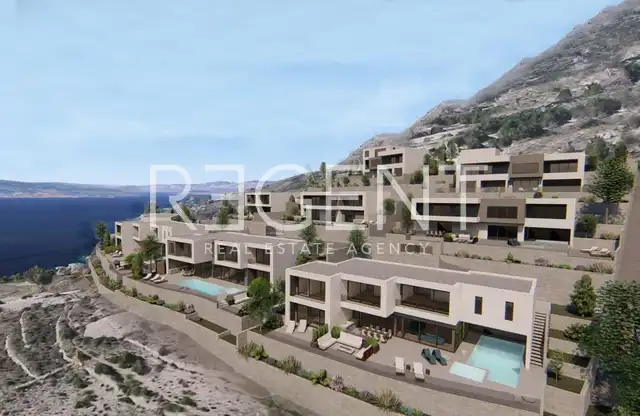 Omiš, Mali Rat - Pozemok s projektom 780 m2
