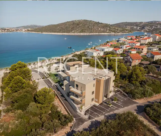 Trogir, Sevid – one-bedroom apartment 58.50 m², garden 122 m², 75 m from the sea