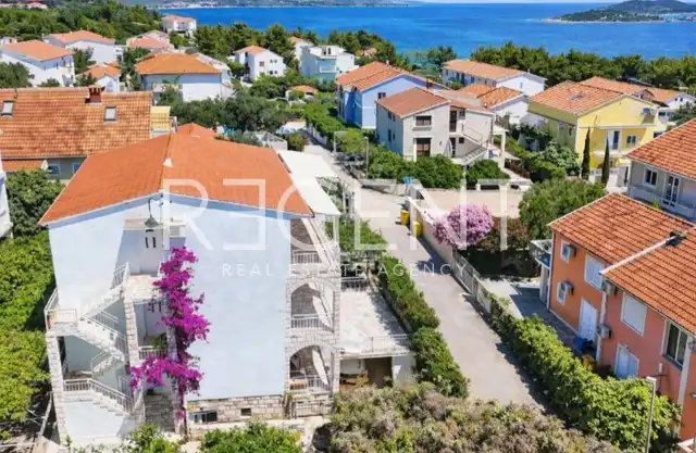 Pelješac, Orebić - Štvorizbový byt s balkónom a výhľadom na more