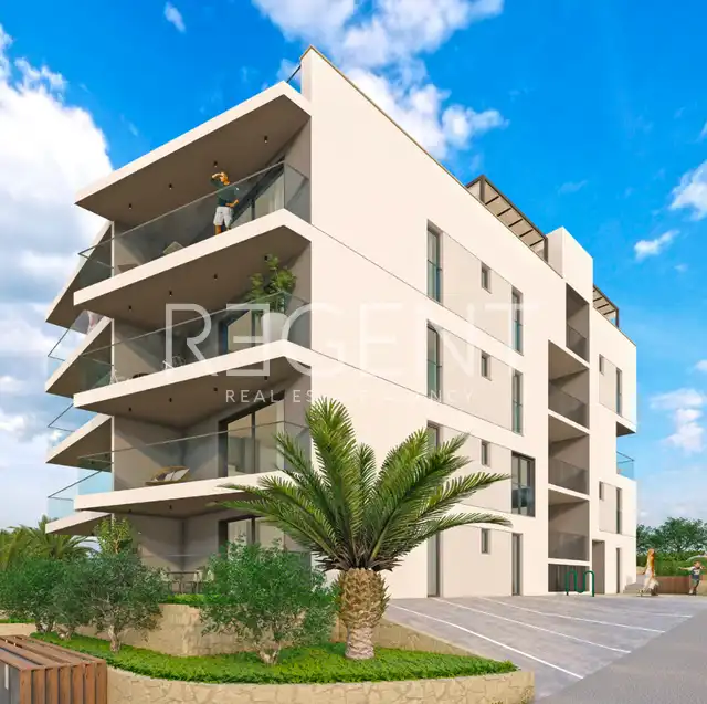 Trogir, Okrug Gornji – Appartement de deux pièces avec jardin dans une nouvelle construction