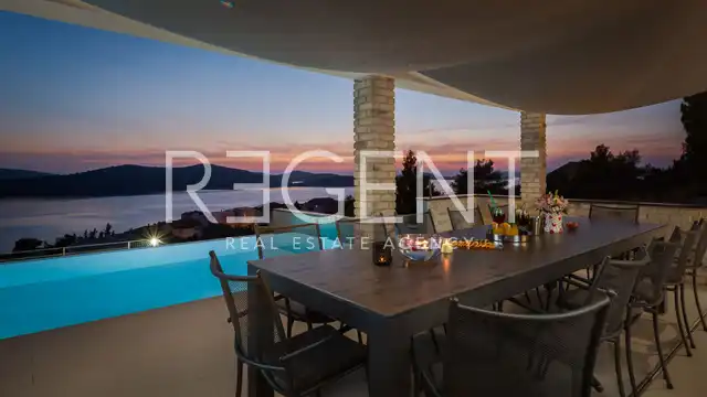 Šibenik, Žaborić - Moderna novoizgrađena vila s bazenom 380 m2