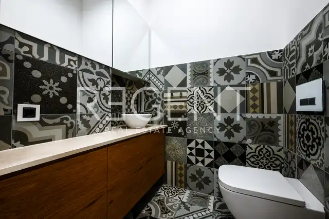 Appartement 240 m², Donji grad — 3 chambres, balcon, parking