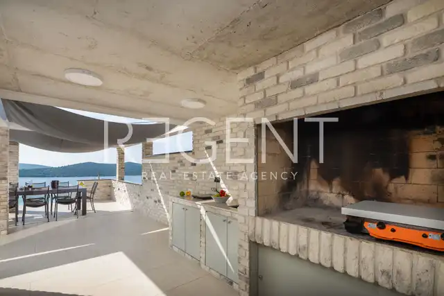 Šibenik, Žaborić - Moderna novoizgrađena vila s bazenom 380 m2
