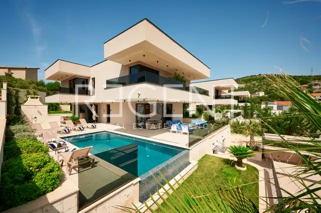 Marina Hills Resort — 3 vily s bazénom, 12 izieb a výhľad na more
