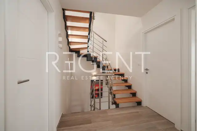 Privlaka - Reihenhaus mit Pool und Dachterrasse