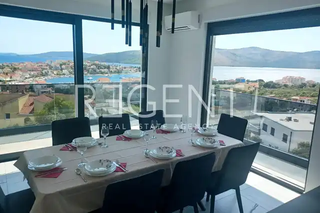Trogir - Nově postavená vila s výhledem na moře