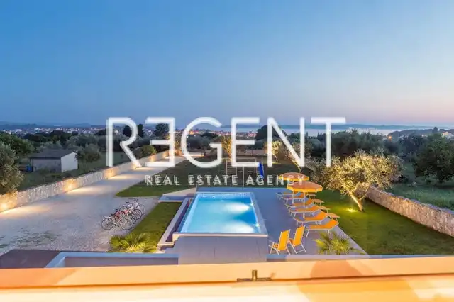 Istrien, Fažana - Villa mit Pool 180 m2