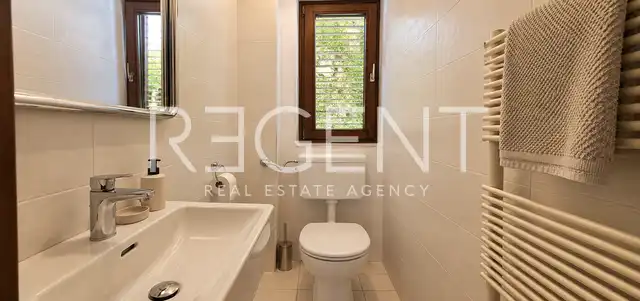 Maksimir – casa bifamiliare di 230 m² con garage