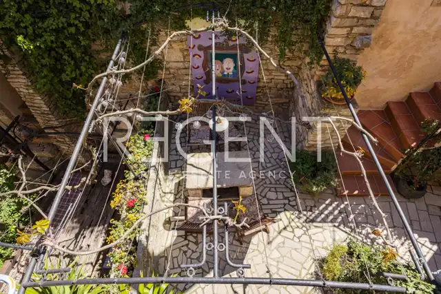 Istrien, Bale – Charmantes Haus mit Taverne und fünf Wohnungen