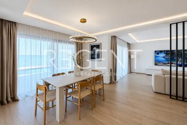Vila 200 m², Pula — 3 spavaće sobe, grijani bazen, garaža, sauna
