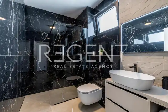Dugi Rat - Vila 300 m², bazen, sauna ,pogled na more