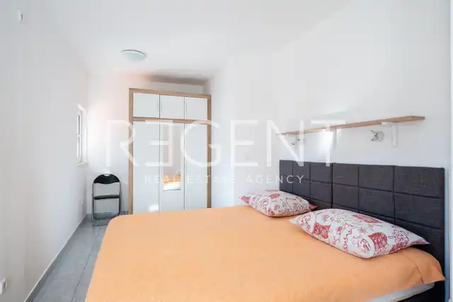 Šibenik, Rogoznica - Dům se šesti apartmány