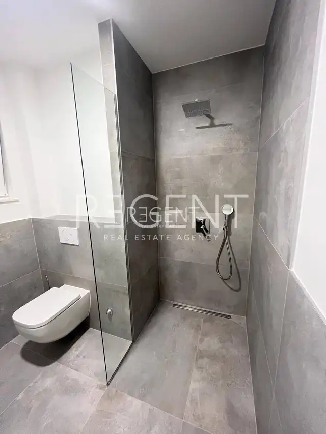 Zadar, Sukošan - Luxusní čtyřpokojový byt s bazénem 160 m2 novostavba