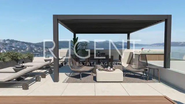 Trogir, Okrug Gornji - Dreizimmerwohnung mit Balkon und Dachterrasse