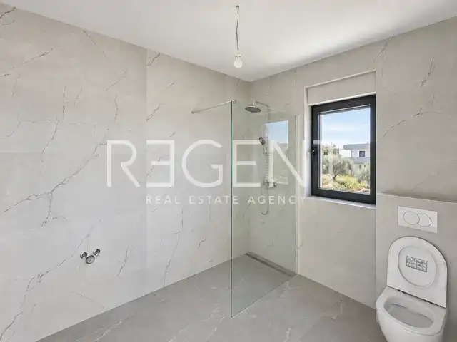 Pakoštane, Drage – Villa 368 m² mit Pool, in erster Reihe zum Meer