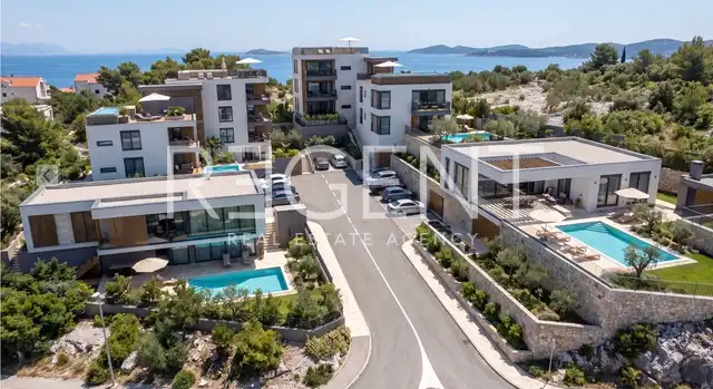 Primošten, Appartement 160 m² — 2 chambres, 2 terrasses, jardin, piscine