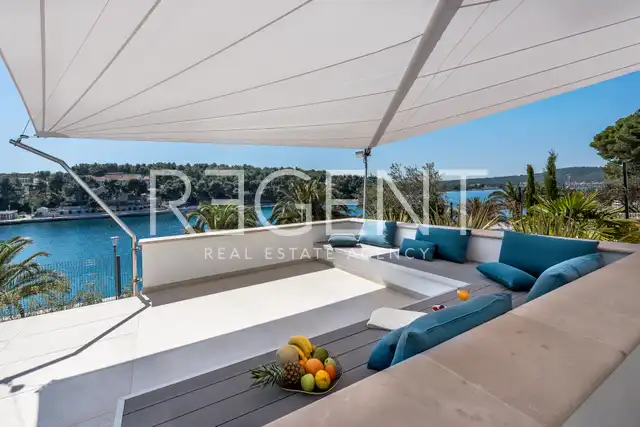 Brač, Milna - Moderní vila v první řadě u moře, 264 m2