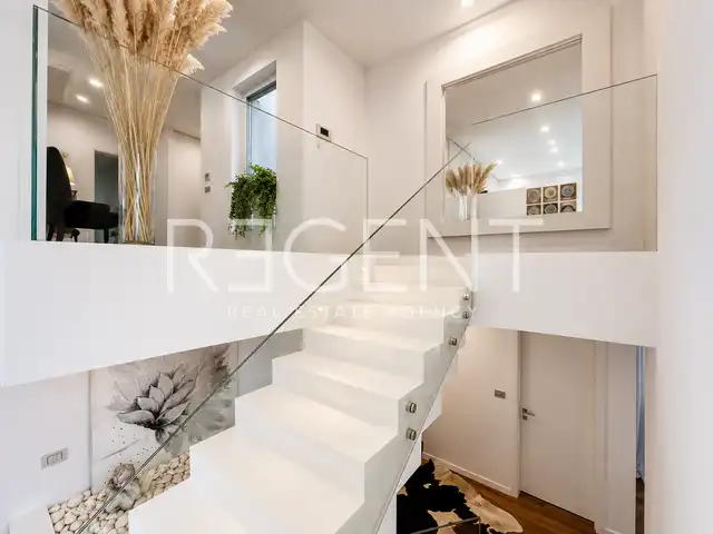 Dům 370 m², Maksimir — 4 ložnice, zahrada, garáž