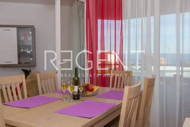 Split, Žnjan - Appartement de trois pièces avec loggia