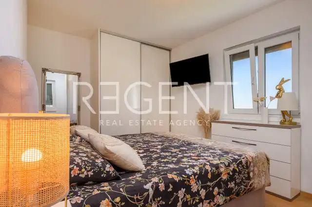 Split, Žnjan - luxusný trojizbový byt s výhľadom na more