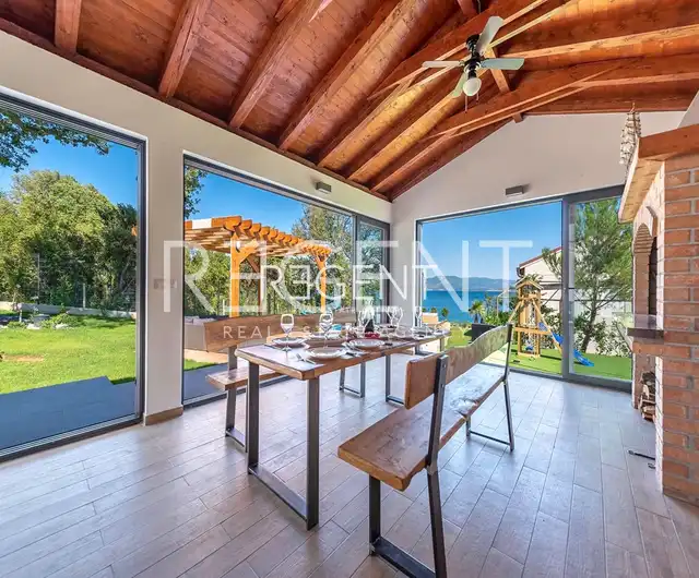 Zadar, Posedarje - Vila prvi red uz more 300 m2