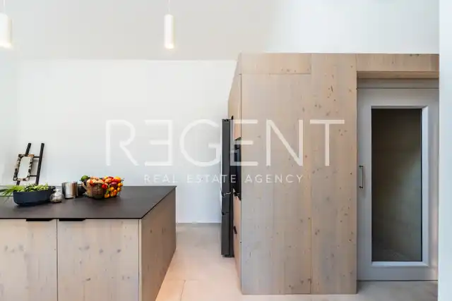 Ravna Gora, kuća 146 m² — 2 stana, privatni lift, bazen