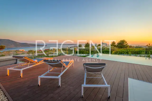 Primošten - Villa mit Pool und Meerblick