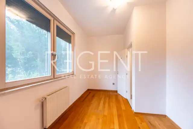 Zagreb, Srebrnjak – Appartement de quatre pièces au rez-de-chaussée