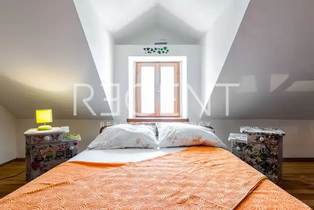 Brač, Murvica - Maison en pierre avec quatre appartements