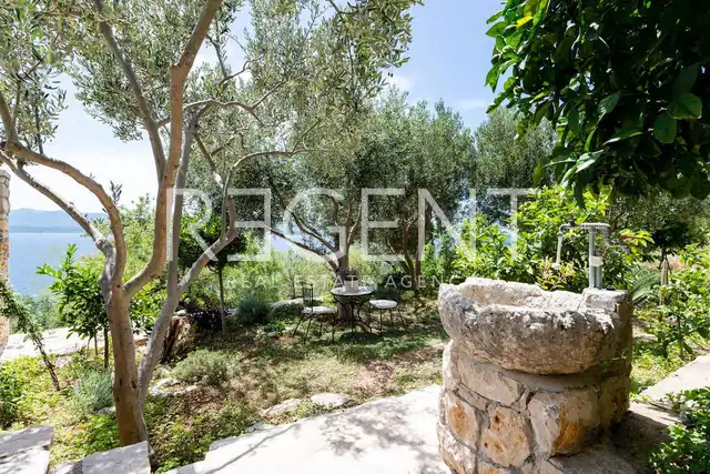 Brač, Murvica - Maison en pierre avec quatre appartements