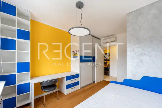 Stan 105 m², Grahorova — 3 spavaće sobe, dupla garaža, lift