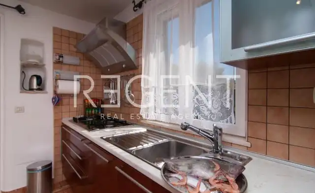 Brač, Mirca - Vila s bazénom pri mori 330m2
