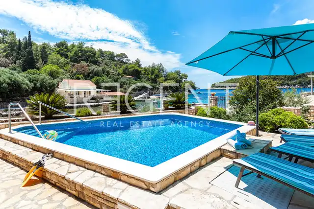 Ostrov Korčula – Okouzlující vila v zátoce s bazénem 460 m2