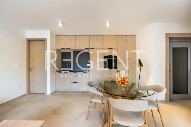 Ravna Gora, kuća 146 m² — 2 stana, privatni lift, bazen