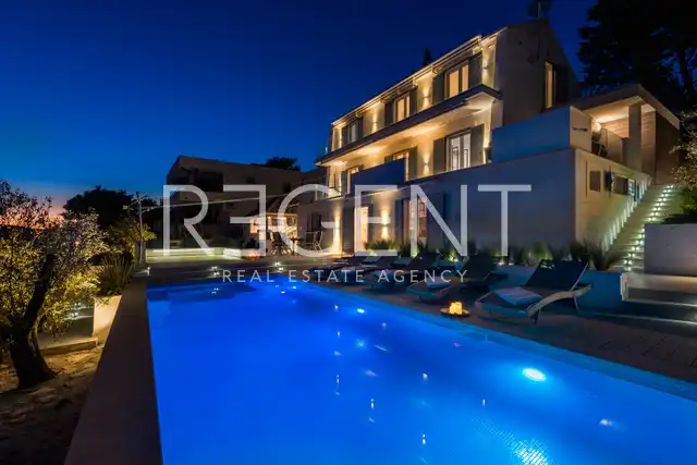 Brač, Milna - Moderní vila v první řadě u moře, 264 m2