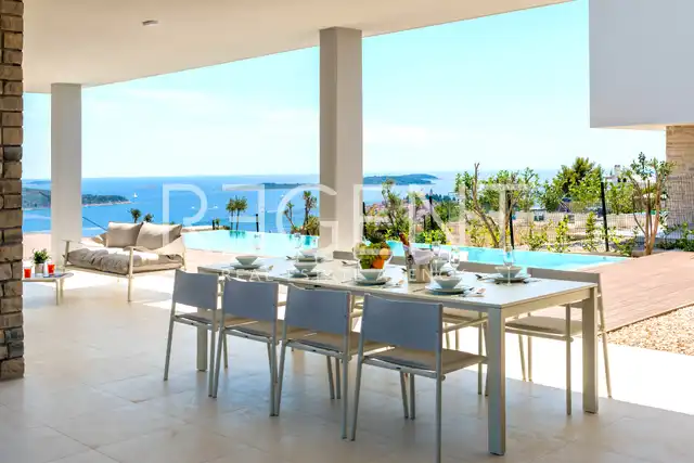 Primošten - Villa mit Pool und Meerblick