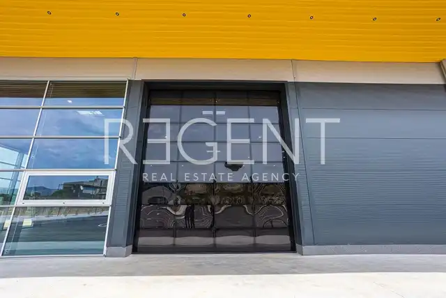 Trogir, Plano - Entrepôt commercial et de vente de 1600 m2