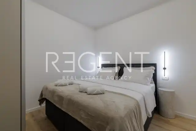 Split, Kila – stan 51 m² z vrtom, bazenom in s parkiriščem