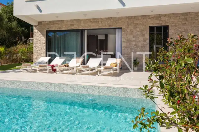 Rogoznica – Luxusní vila 200 m2 u moře