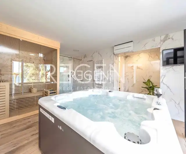 Zadar, Posedarje - Vila prvý rad pri mori 300 m2