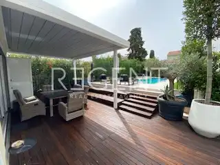 Rovinj – luksuzna vila z bazenom, prva vrsta do morja