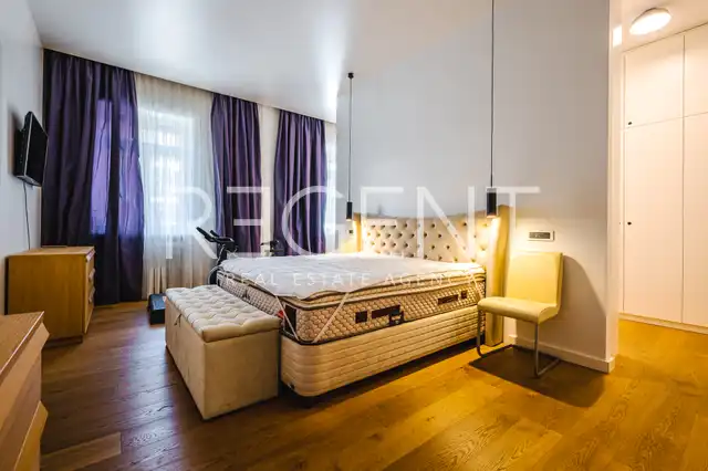 Appartement 240 m², Donji grad — 3 chambres, balcon, parking