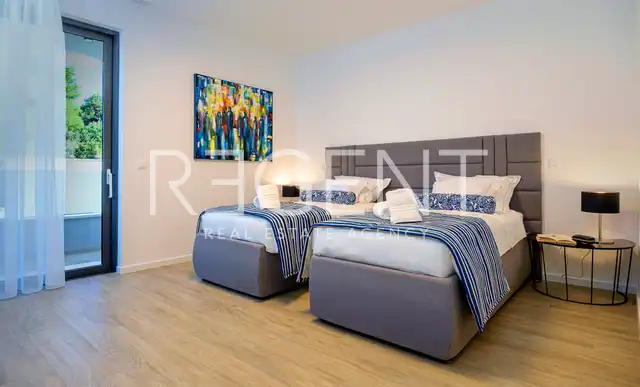 Trogir, Marina - Vila 400 m², 4 izby, bazén 30 m², 150 m od mora