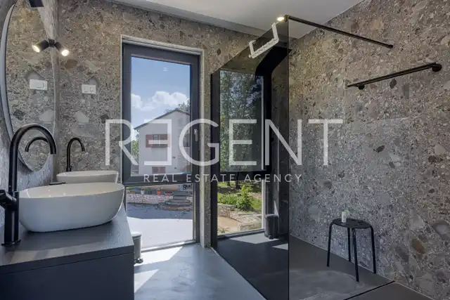 Istria, Buje - villa 255 m², piscina, sauna, giardino, parcheggio