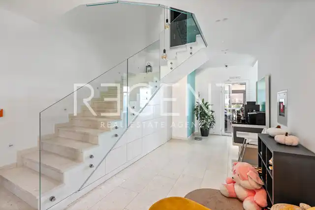 Zadar, Turanj – Exkluzívna vila s apartmánmi, prvý rad pri mori