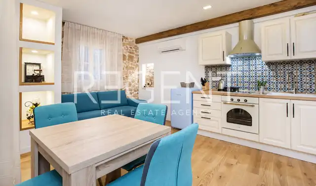 Šibenik, centrum – zrekonstruovaný kamenný dům se třemi apartmány